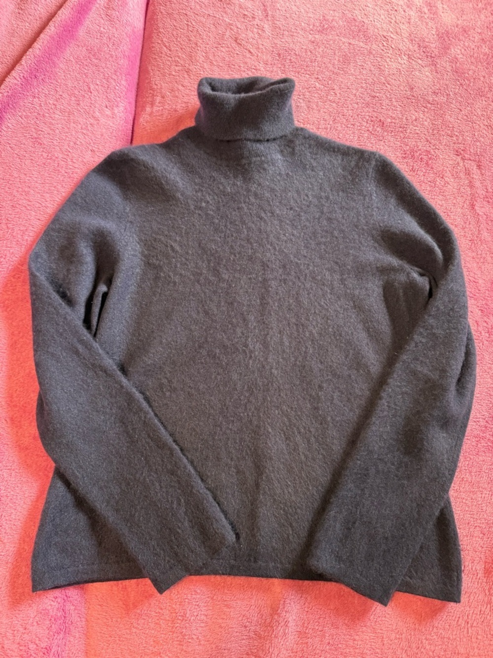 Lord & Taylor Women's navy blue  Turtleneck cashmere Sweater #758